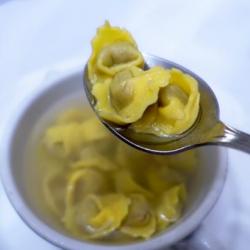 Cappelletti in brodo di Cappone di Natale